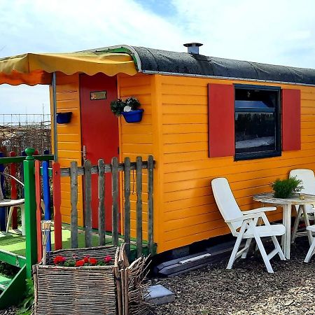 B&B Boerderij Rust, In Pipowagens! Den Helder Exterior foto